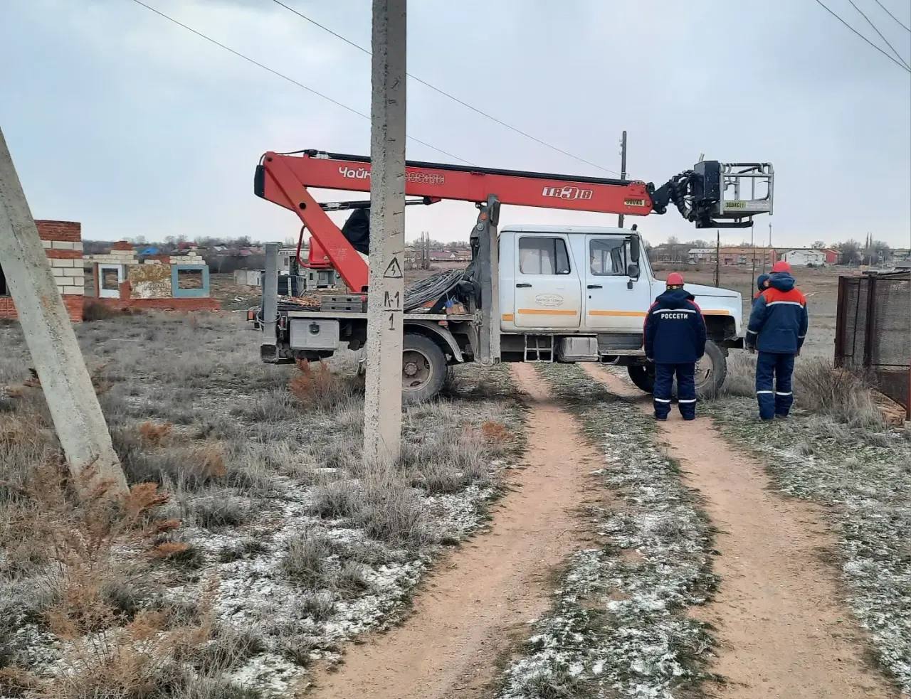 В Астраханской области восстановили электроснабжение после сильного ветра, порывы которого достигали 28 м/с