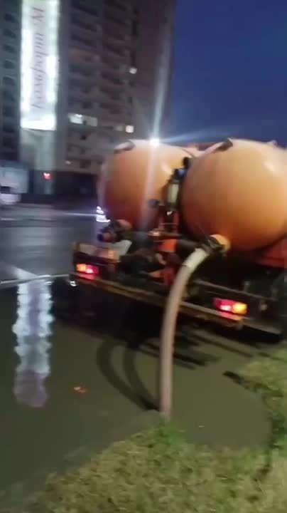 Коммунальные службы Астрахани за сутки откачали 540 кубометров осадков