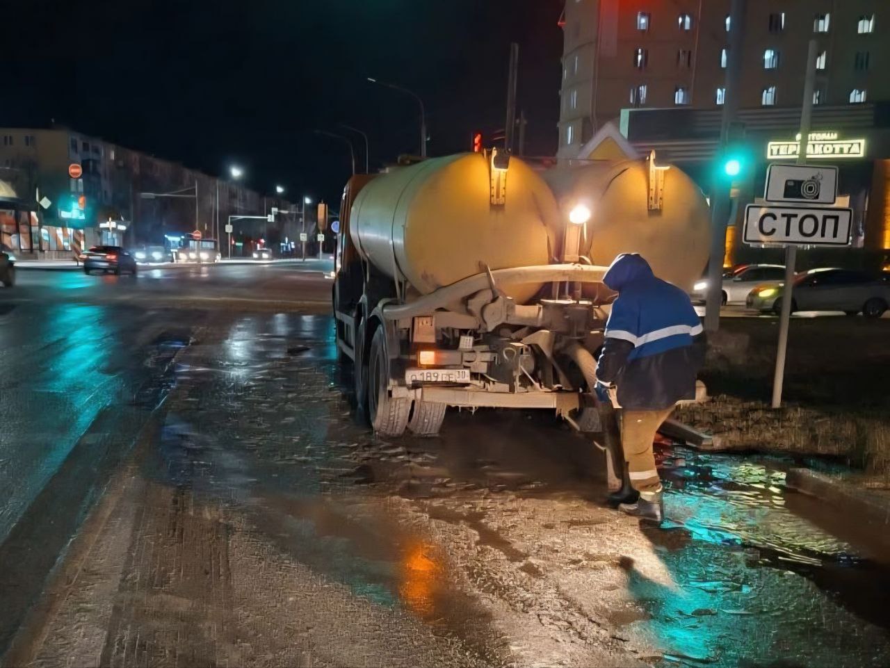 Коммунальные предприятия продолжают устранять последствия непогоды Коммунальные предприятия продолжают устранять последствия непогоды