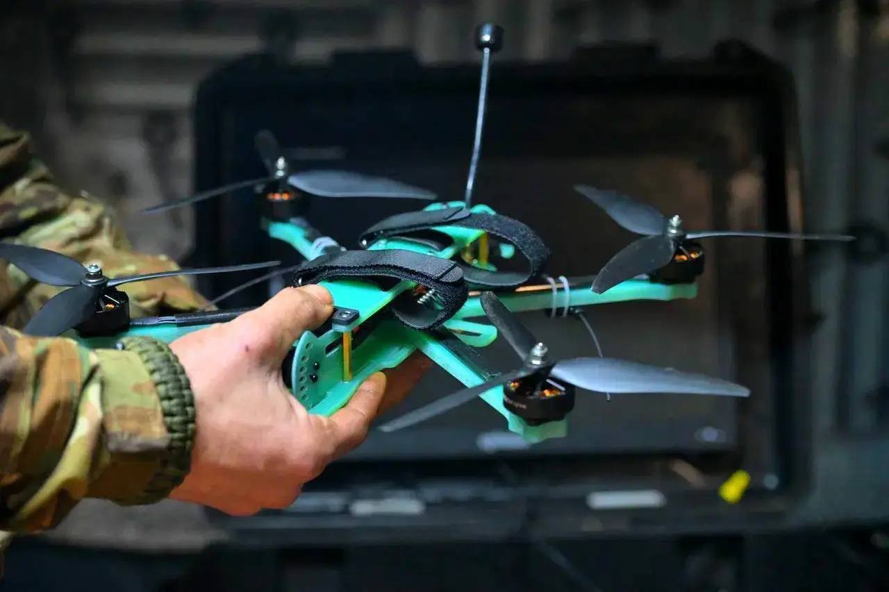 Жители Астраханской области могут заключить контракт на службу в войсках беспилотных систем РФ Жители Астраханской области могут заключить контракт на службу в войсках беспилотных систем РФ