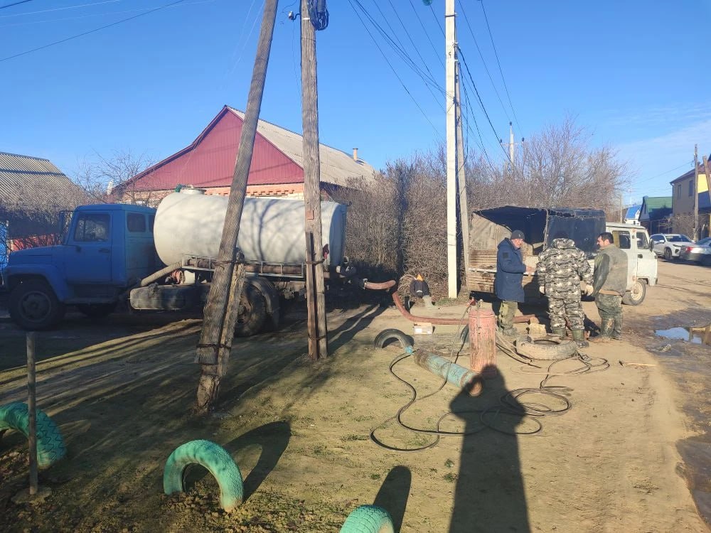 Ремонтные работы в колодце на пересечении улиц Шубина и Энгельса продолжаются Ремонтные работы в колодце на пересечении улиц Шубина и Энгельса продолжаются