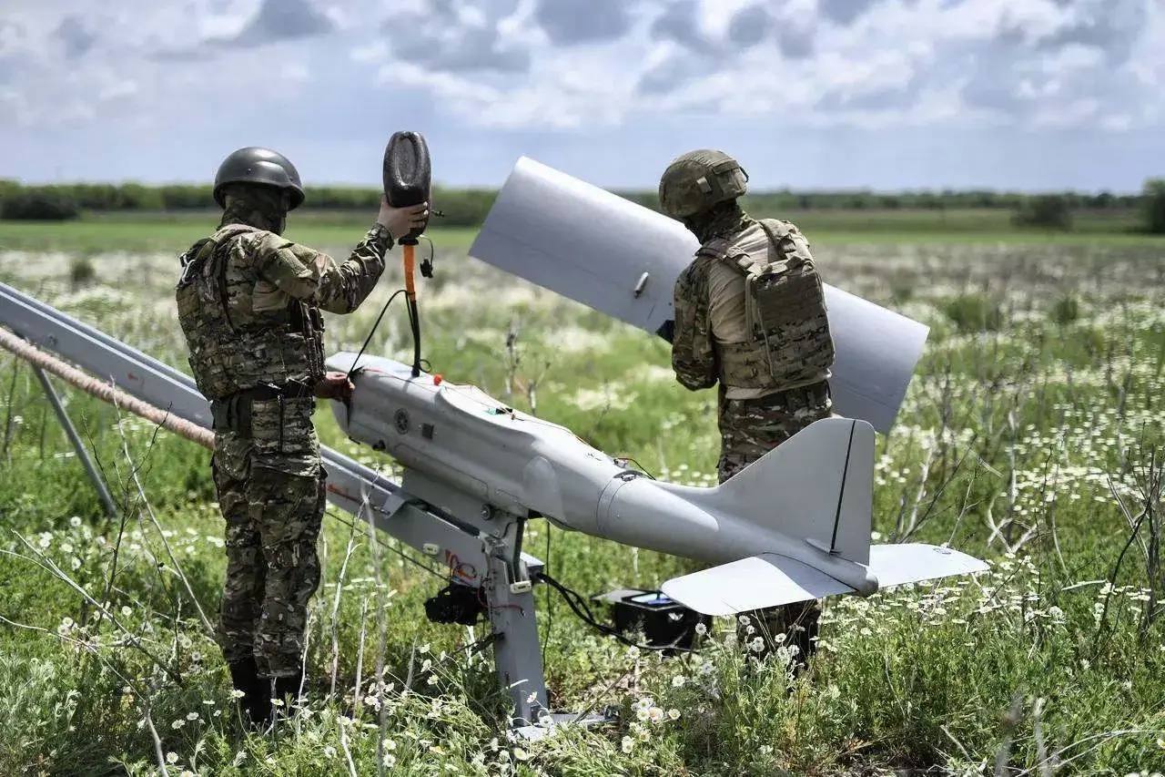 Жители Астраханской области могут заключить контракт на службу в войсках беспилотных систем РФ