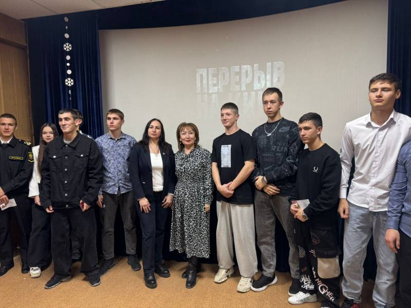 Члены Общественного совета при УМВД России по Астраханской области отметили юных чемпионов ГТО золотыми знаками Члены Общественного совета при УМВД России по Астраханской области отметили юных чемпионов ГТО золотыми знаками