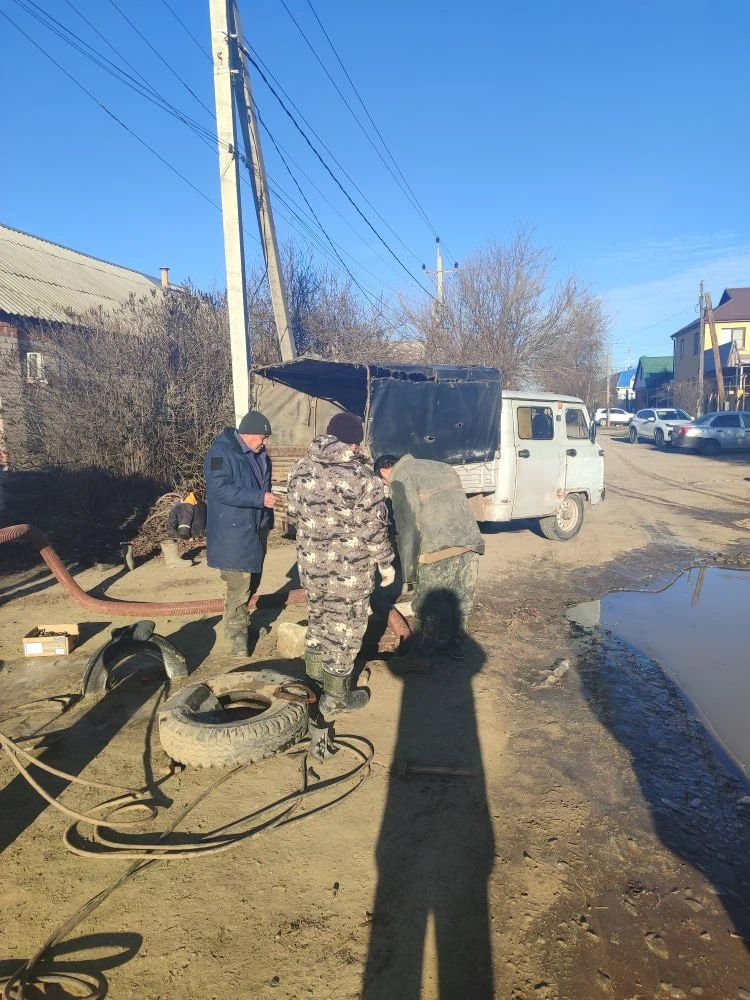 Ремонтные работы в колодце на пересечении улиц Шубина и Энгельса продолжаются Ремонтные работы в колодце на пересечении улиц Шубина и Энгельса продолжаются