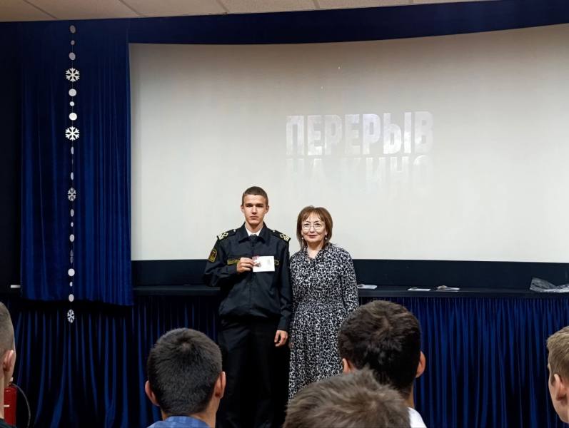 Члены Общественного совета при УМВД России по Астраханской области отметили юных чемпионов ГТО золотыми знаками