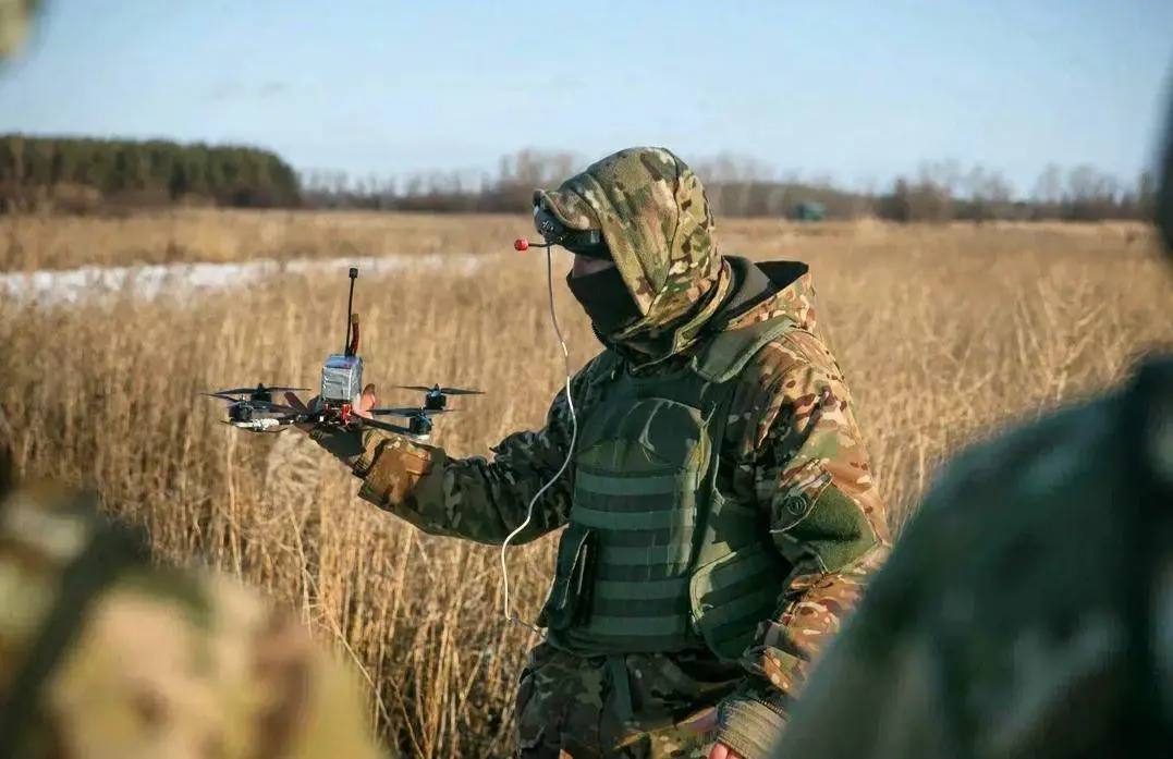 Жители Астраханской области могут заключить контракт на службу в войсках беспилотных систем РФ Жители Астраханской области могут заключить контракт на службу в войсках беспилотных систем РФ