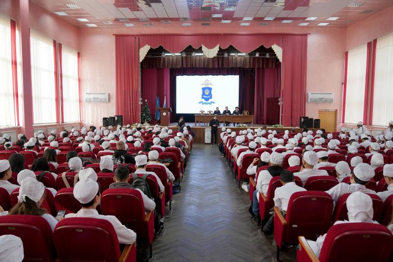 Астраханские полицейские провели рабочую встречу с представителями образовательных организаций региона, в которых обучаются иностранные студенты Астраханские полицейские провели рабочую встречу с представителями образовательных организаций региона, в которых обучаются иностранные студенты