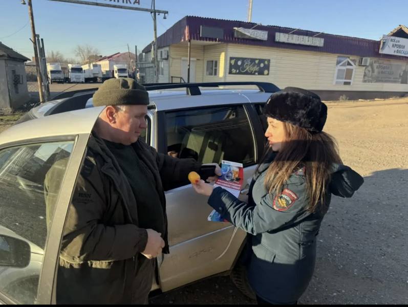 Дорожные полицейские призвали астраханцев вести здоровый образ жизни Дорожные полицейские призвали астраханцев вести здоровый образ жизни