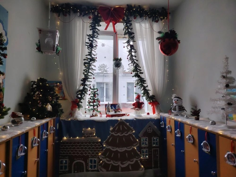 Школы и детские сады Астрахани украшают к Новому году Школы и детские сады Астрахани украшают к Новому году