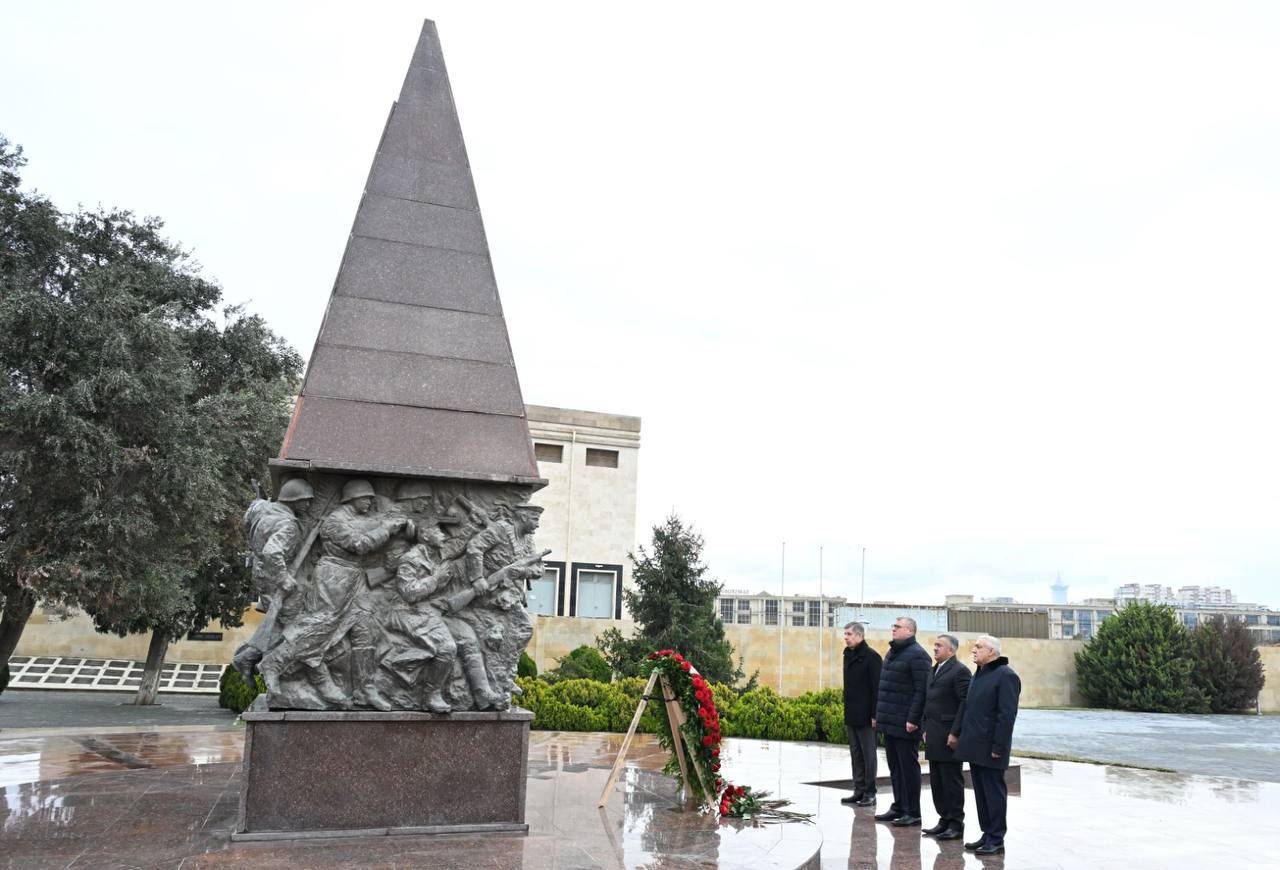 Губернатор Игорь Бабушкин проверил ход строительства детского сада в Азербайджанской Республике, который возводят при поддержке Астраханской области Губернатор Игорь Бабушкин проверил ход строительства детского сада в Азербайджанской Республике, который возводят при поддержке Астраханской области