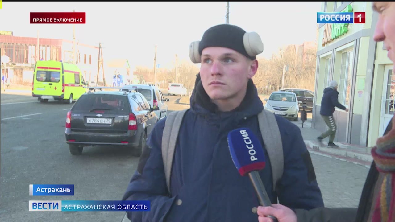 На кольце Мостстроя начали устанавливать новогоднюю ёлку