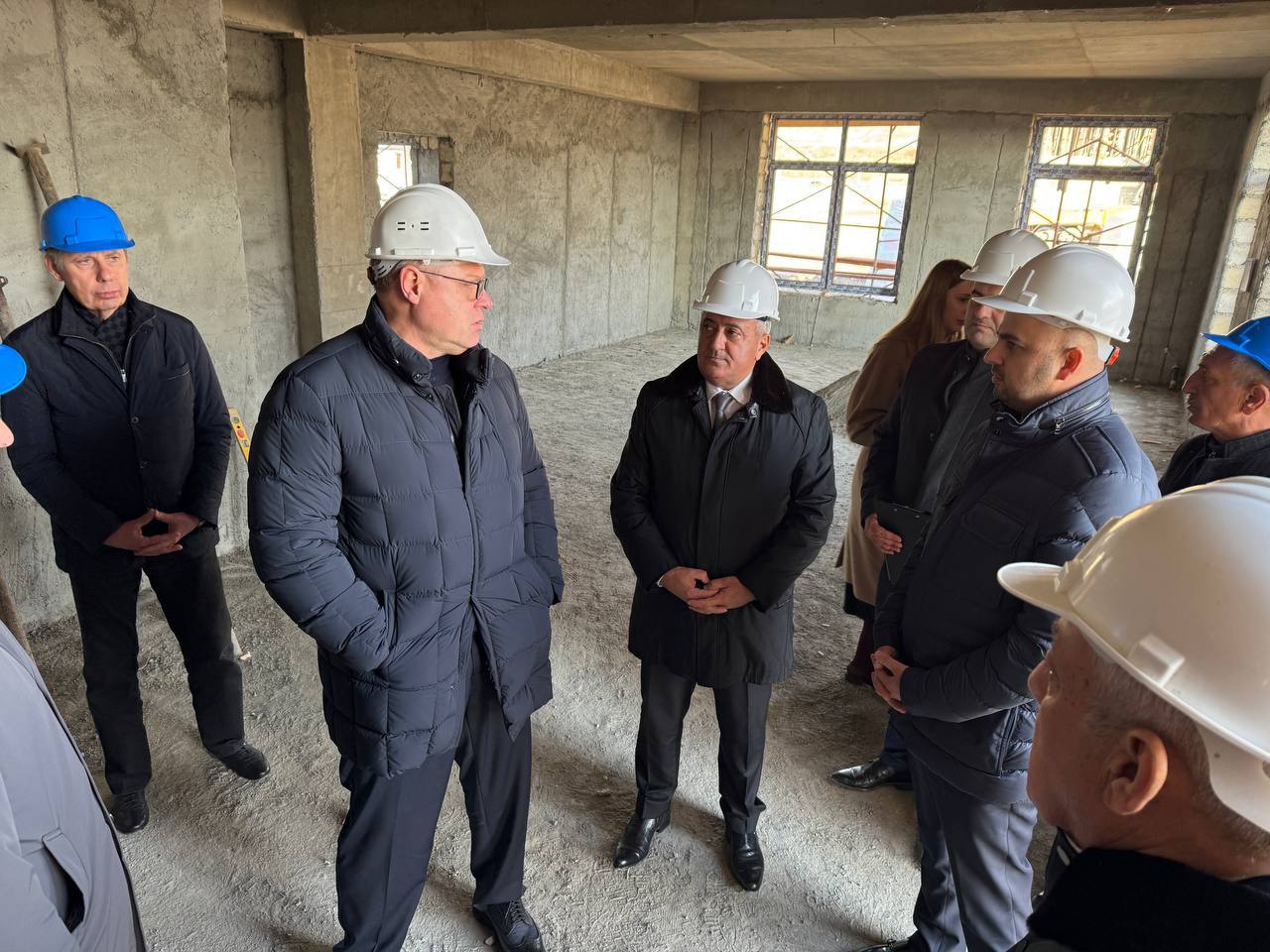 Губернатор Игорь Бабушкин проверил ход строительства детского сада в Азербайджанской Республике, который возводят при поддержке Астраханской области Губернатор Игорь Бабушкин проверил ход строительства детского сада в Азербайджанской Республике, который возводят при поддержке Астраханской области