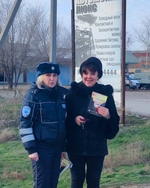 Дорожные полицейские призвали астраханцев вести здоровый образ жизни Дорожные полицейские призвали астраханцев вести здоровый образ жизни