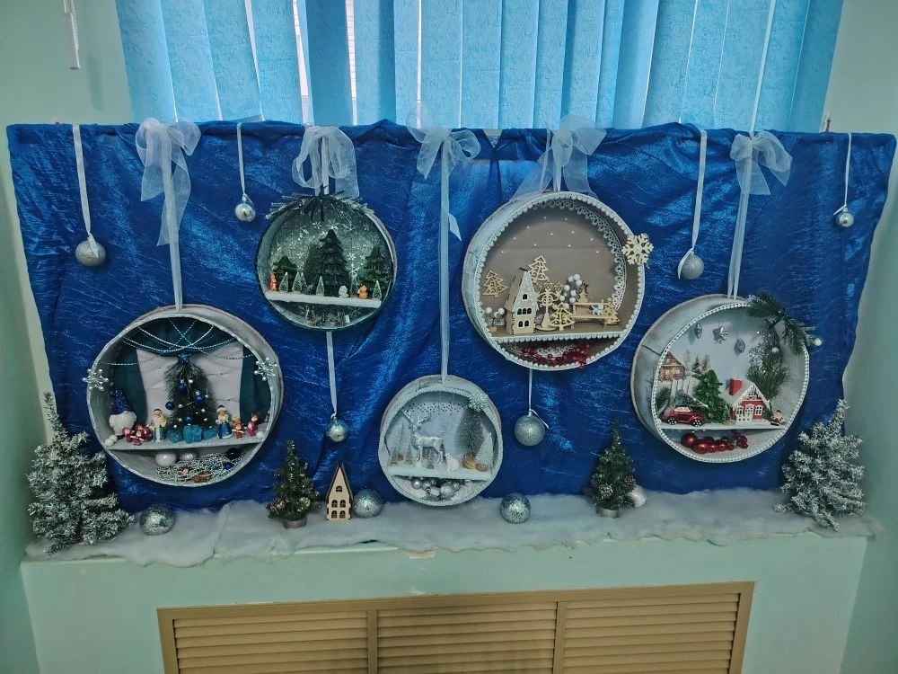 Школы и детские сады Астрахани украшают к Новому году Школы и детские сады Астрахани украшают к Новому году