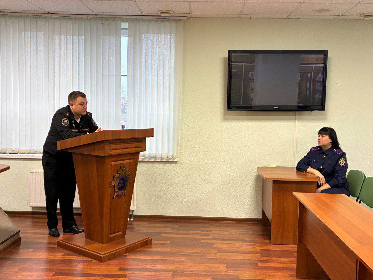 В Астрахани военные следователи встретились с кадетами профильного класса СК России В Астрахани военные следователи встретились с кадетами профильного класса СК России