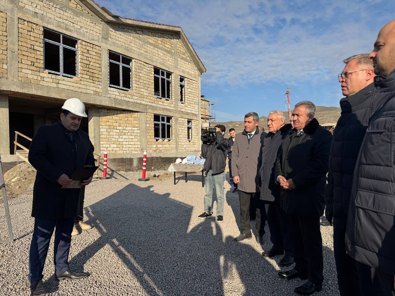 Губернатор Игорь Бабушкин проверил ход строительства детского сада в Азербайджанской Республике, который возводят при поддержке Астраханской области Губернатор Игорь Бабушкин проверил ход строительства детского сада в Азербайджанской Республике, который возводят при поддержке Астраханской области