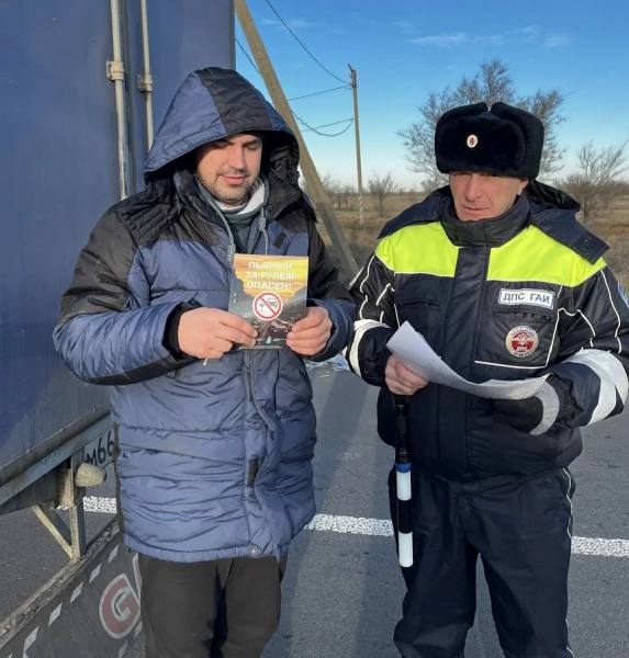 Дорожные полицейские призвали астраханцев вести здоровый образ жизни Дорожные полицейские призвали астраханцев вести здоровый образ жизни