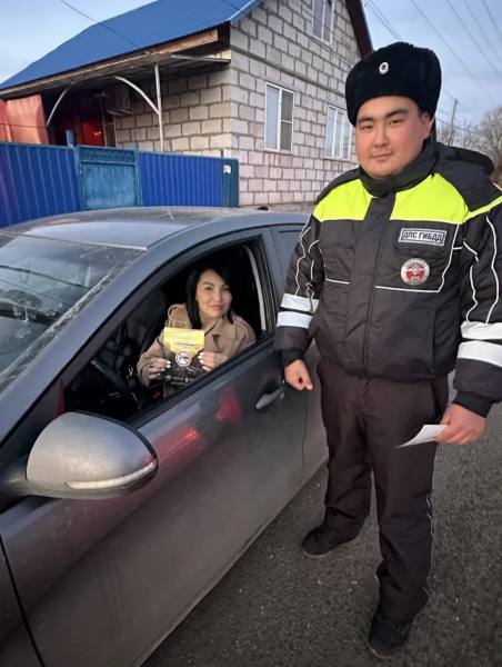 Дорожные полицейские призвали астраханцев вести здоровый образ жизни Дорожные полицейские призвали астраханцев вести здоровый образ жизни