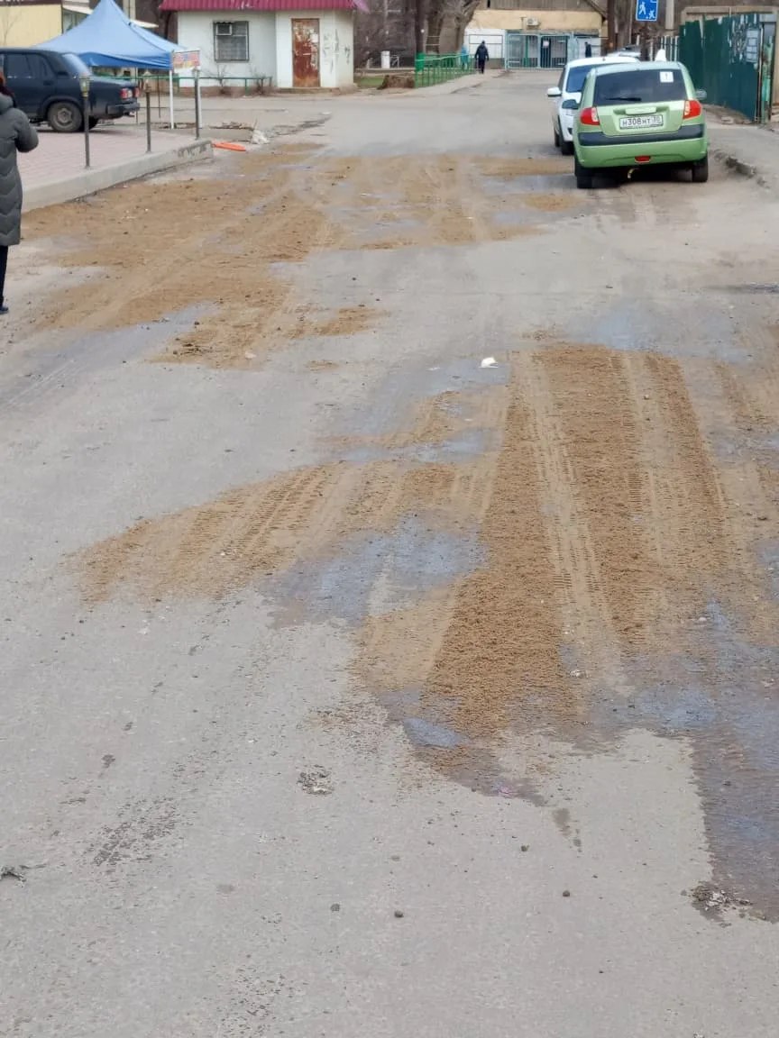 Специалисты МКУ "Чистый Город" продолжают работы на дорогах города Специалисты МКУ "Чистый Город" продолжают работы на дорогах города