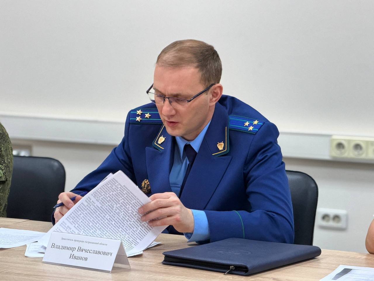 Заместитель прокурора Астраханской области провел личный прием граждан по вопросам защиты прав участников специальной военной операции и членов их семей Заместитель прокурора Астраханской области провел личный прием граждан по вопросам защиты прав участников специальной военной операции и членов их семей