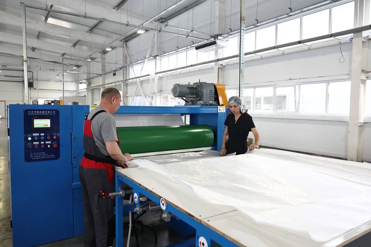 Астраханский губернатор посетил предприятие по изготовлению бронежилетов в Камызякском районе Астраханский губернатор посетил предприятие по изготовлению бронежилетов в Камызякском районе