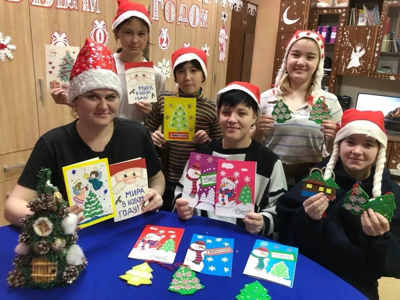 Новогодние письма и открытки отправили астраханские ребята - воспитанники соцучреждений Новогодние письма и открытки отправили астраханские ребята - воспитанники соцучреждений