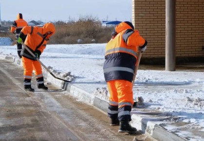 217 единиц спецтехники обеспечат безопасность на дорогах Астраханской области и Калмыкии в непогоду