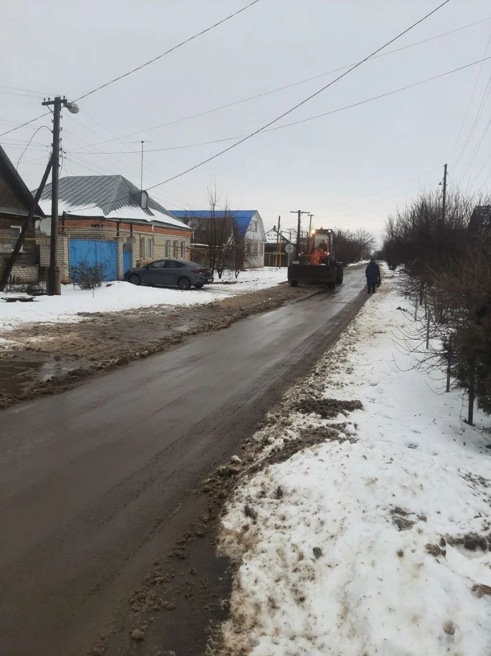 На улицах Ахтубинска продолжаются дорожные работы На улицах Ахтубинска продолжаются дорожные работы