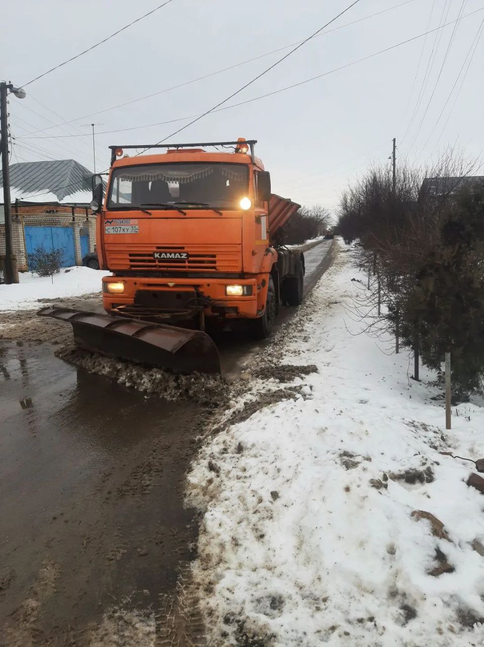 На улицах Ахтубинска продолжаются дорожные работы На улицах Ахтубинска продолжаются дорожные работы