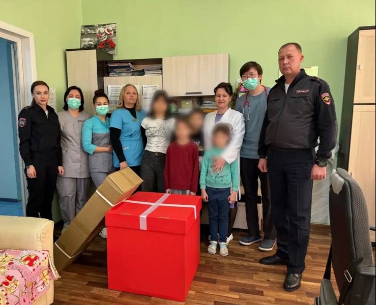 Полицейские подарили юным астраханцам веру в чудо Полицейские подарили юным астраханцам веру в чудо