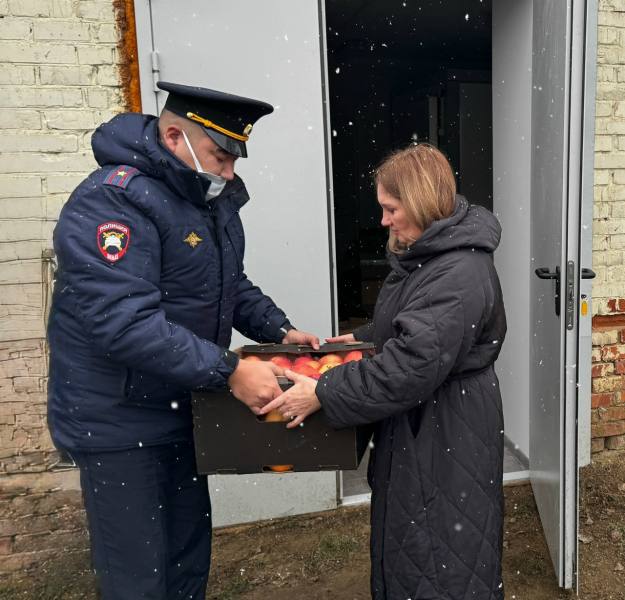 Полицейские подарили юным астраханцам веру в чудо Полицейские подарили юным астраханцам веру в чудо