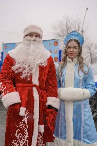 В рамках традиционной ежегодной акции «Полицейский Дед Мороз» госавтоинспекторы вместе с главными новогодними волшебниками Дедом Морозом и Снегурочкой поздравили участников дорожного движения с наступающим Новым годом! В рамках традиционной ежегодной акции «Полицейский Дед Мороз» госавтоинспекторы вместе с главными новогодними волшебниками Дедом Морозом и Снегурочкой поздравили участников дорожного движения с наступающим Новым годом!