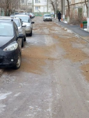 Коммунальщики продолжают устранять последствия перепадов температур