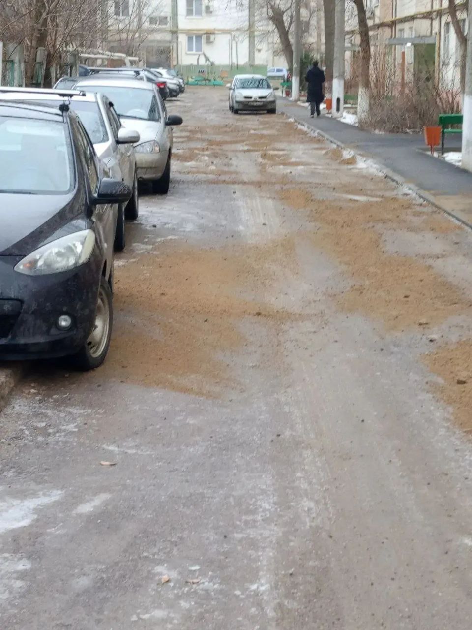 Коммунальщики продолжают устранять последствия перепадов температур