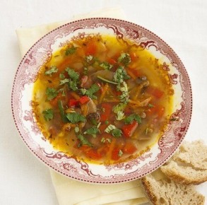 Настоящее кулинарное чудо: грибной суп с копченостями