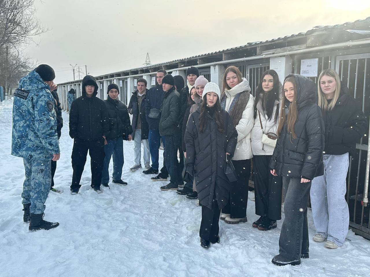 "Студенческий десант" продолжил знакомство с полицией в астраханском центре кинологической службы