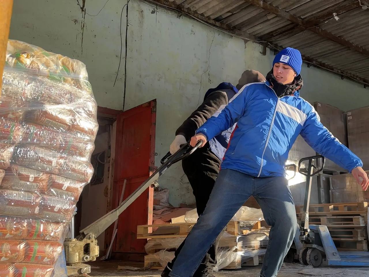 По поручению губернатора Игоря Бабушкина доставлена гуманитарная помощь жителям Белгородской области По поручению губернатора Игоря Бабушкина доставлена гуманитарная помощь жителям Белгородской области