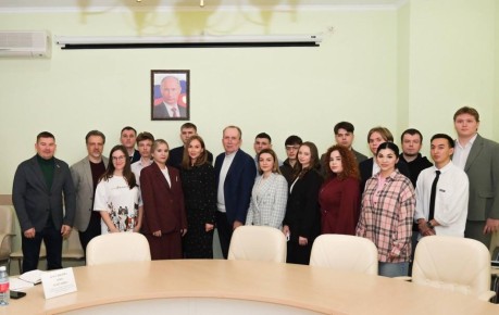 В астраханской городской думе прошёл второй этап отбора в Молодёжный парламент