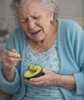 Почему авокадо становится незаменимым продуктом для пожилых людей?
