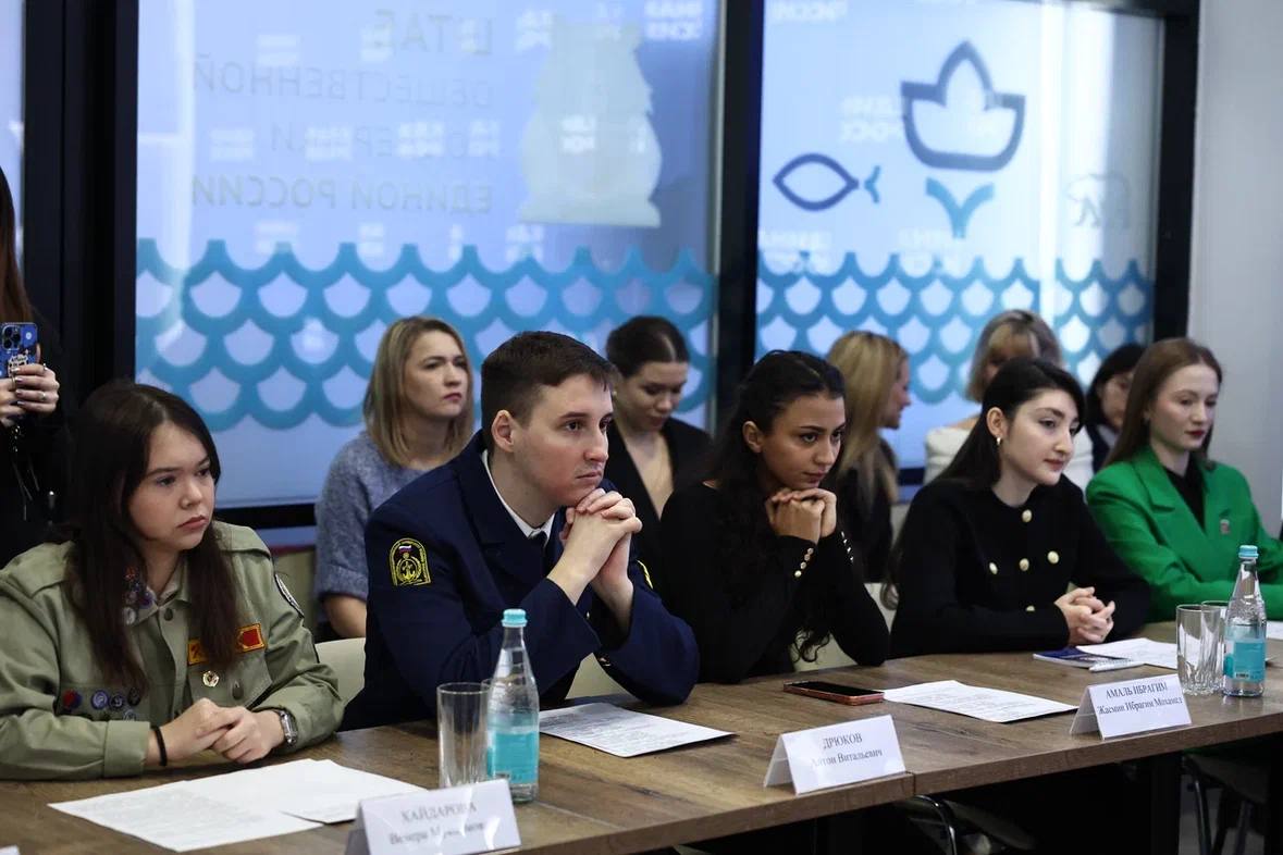 Астраханские студенты обсудили с Игорем Бабушкиным реализацию проектов и планы на будущее Астраханские студенты обсудили с Игорем Бабушкиным реализацию проектов и планы на будущее