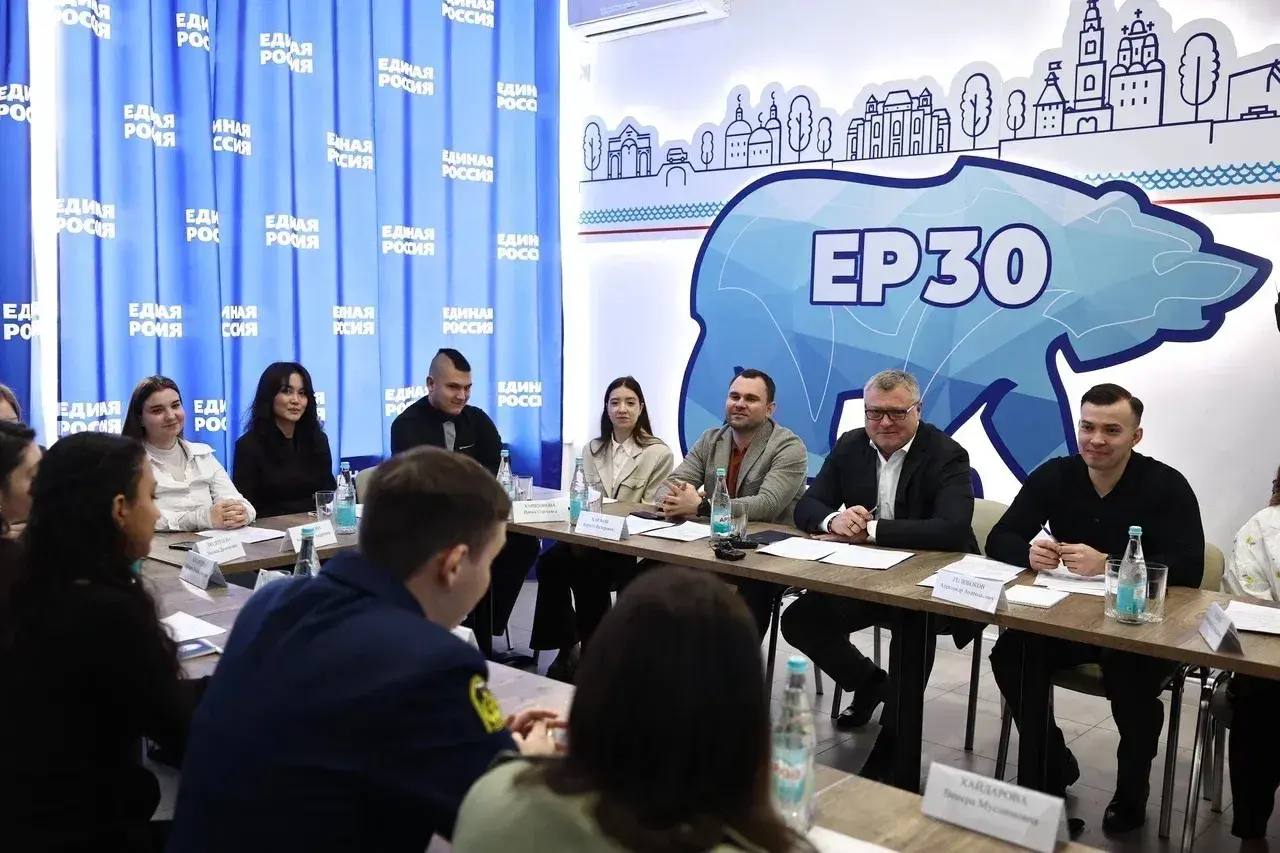 Астраханские студенты обсудили с Игорем Бабушкиным реализацию проектов и планы на будущее Астраханские студенты обсудили с Игорем Бабушкиным реализацию проектов и планы на будущее