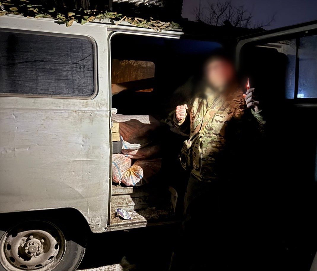 Сотрудники УМВД России по Астраханской области на протяжении всего времени проведения специальной военной операции оказывают поддержку бойцам на линии фронта Сотрудники УМВД России по Астраханской области на протяжении всего времени проведения специальной военной операции оказывают поддержку бойцам на линии фронта