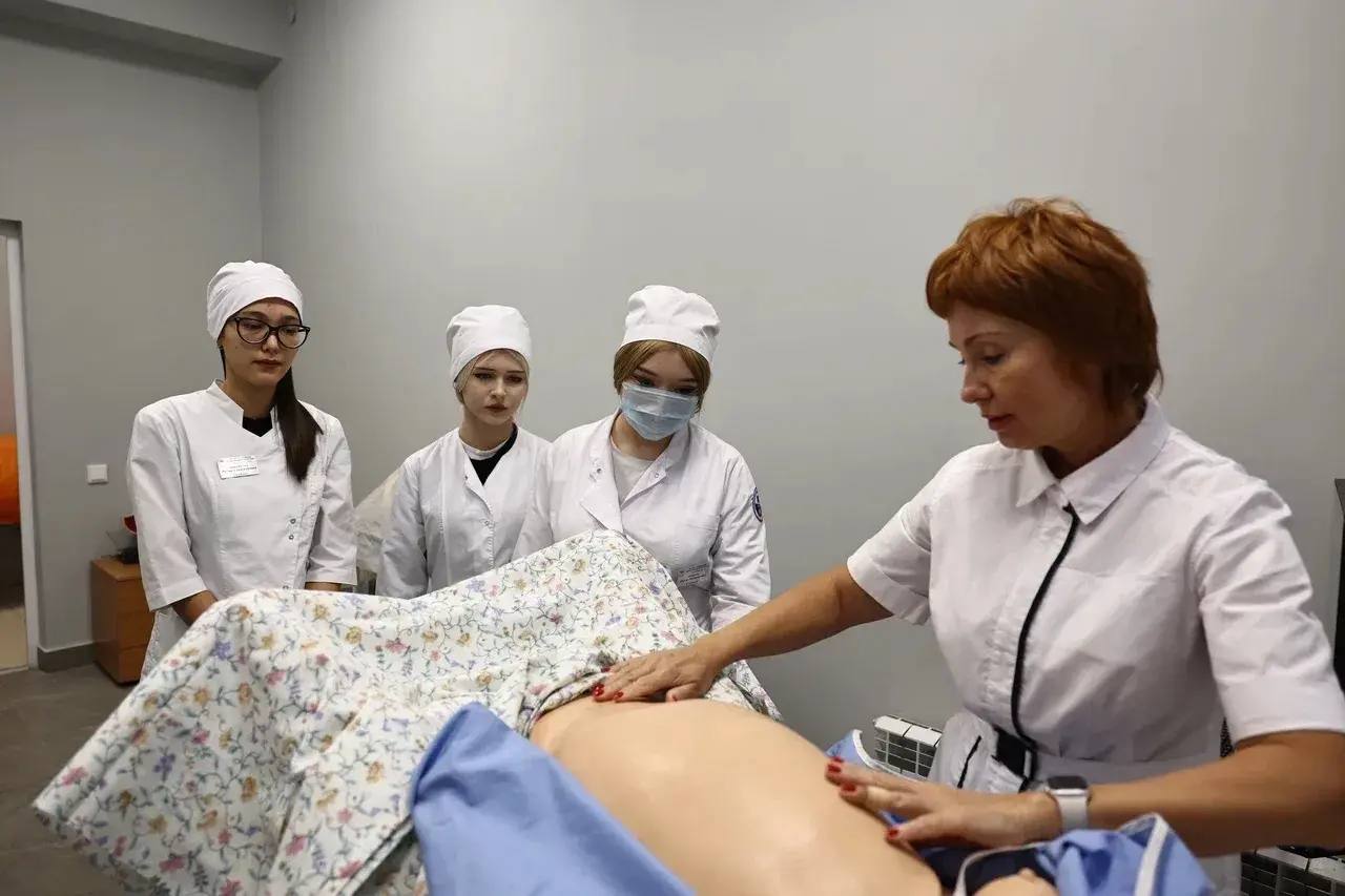 В Астраханском медицинском колледже завершили капитальный ремонт актового зала и обновили симуляционный центр В Астраханском медицинском колледже завершили капитальный ремонт актового зала и обновили симуляционный центр