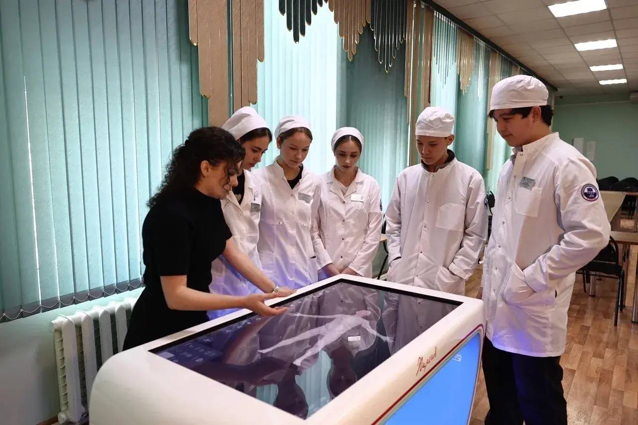 В Астраханском медицинском колледже завершили капитальный ремонт актового зала и обновили симуляционный центр В Астраханском медицинском колледже завершили капитальный ремонт актового зала и обновили симуляционный центр