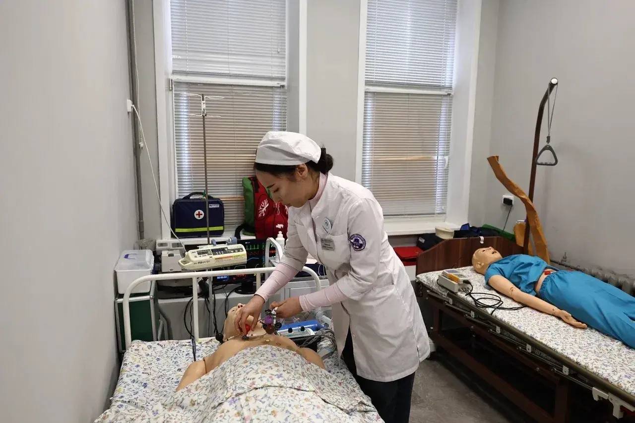 В Астраханском медицинском колледже завершили капитальный ремонт актового зала и обновили симуляционный центр В Астраханском медицинском колледже завершили капитальный ремонт актового зала и обновили симуляционный центр