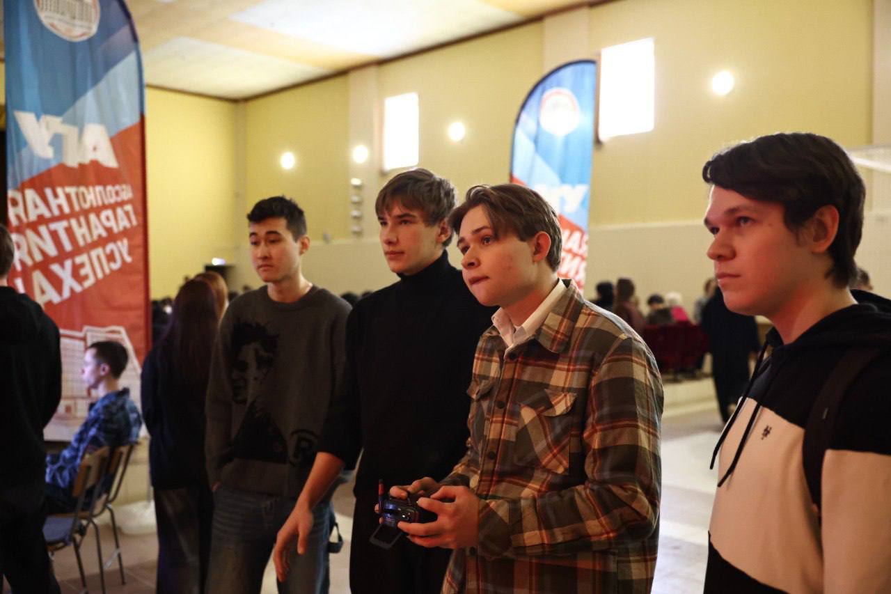 В Астрахани стартовал «Студенческий фестиваль по гонкам дронов» В Астрахани стартовал «Студенческий фестиваль по гонкам дронов»