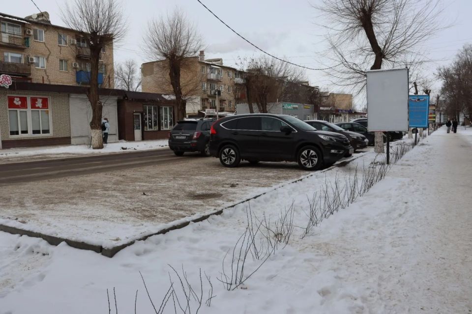 Уважаемые жители!. Ранее я сообщал о планах по благоустройству в этом году двух новых парковочных зон рядом с социально значимыми объектами нашего города