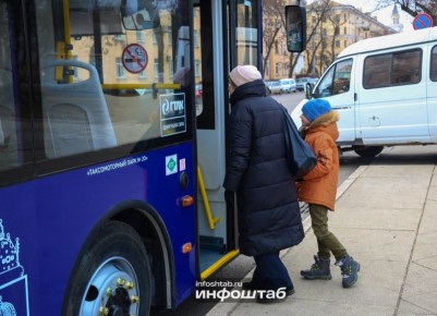 Часами на морозе: астраханцы массово жалуются на работу общественного транспорта