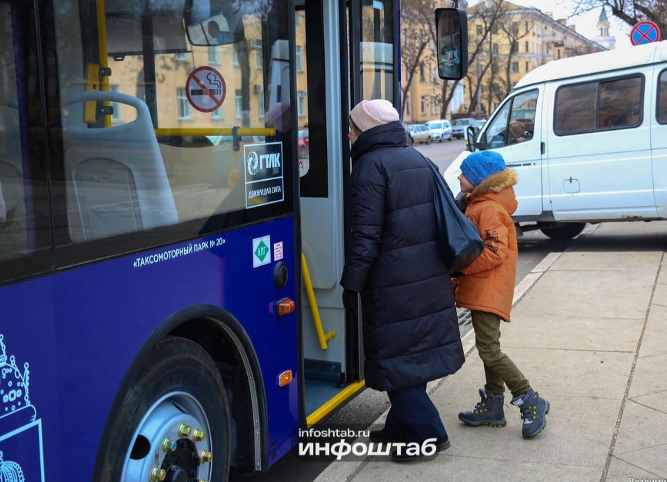 Часами на морозе: астраханцы массово жалуются на работу общественного транспорта
