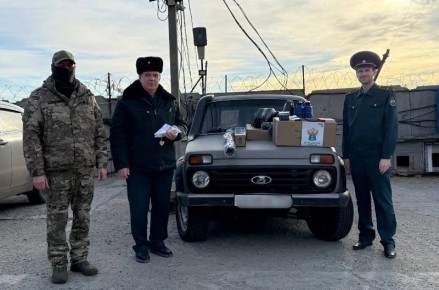 Астраханская таможня передала автомобили и подарки для бойцов СВО